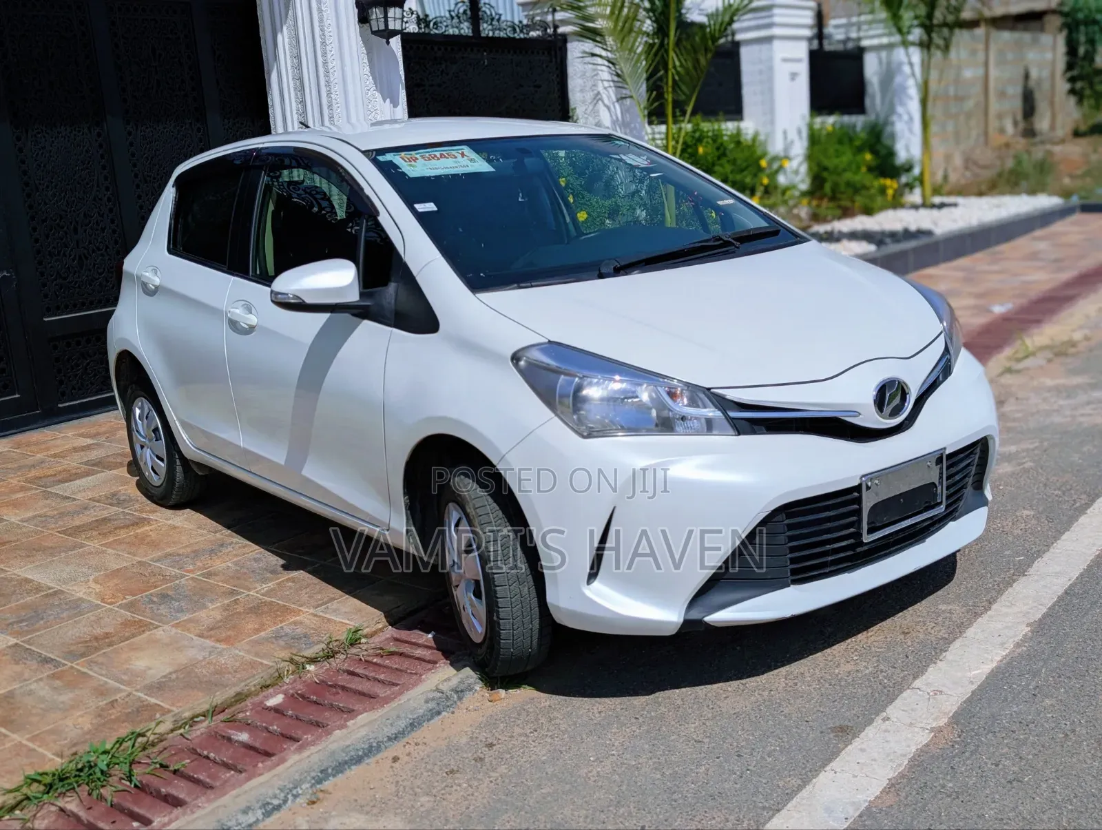 Toyota Vitz 1.3 AWD 5dr 2016 White