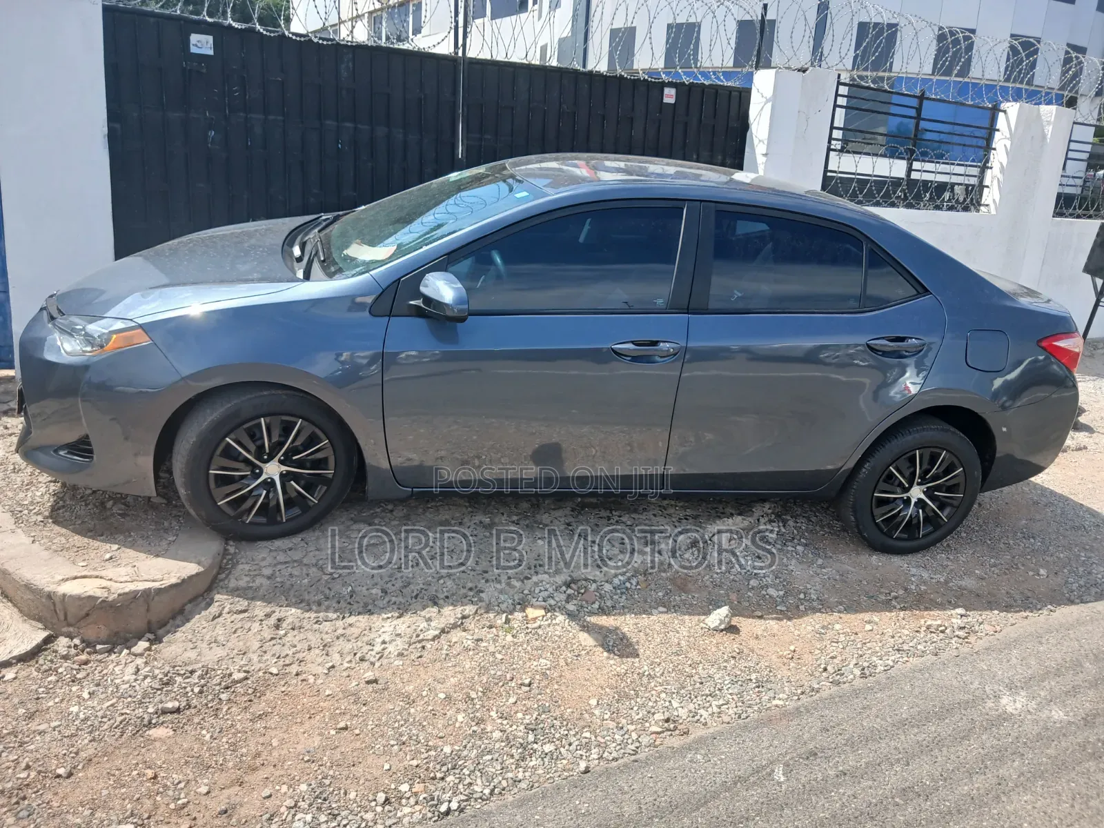 Toyota Corolla LE 4dr Sedan (1.8L 4cyl CVT) 2017 Gray