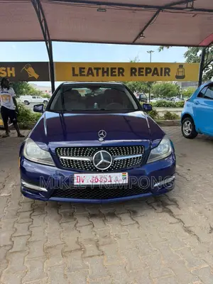 Mercedes-Benz C250 2014 Blue