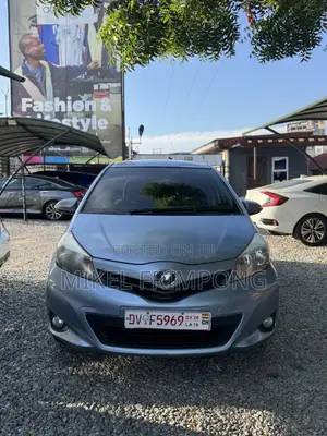 Toyota Vitz 1.3 AWD 5dr 2013 Blue