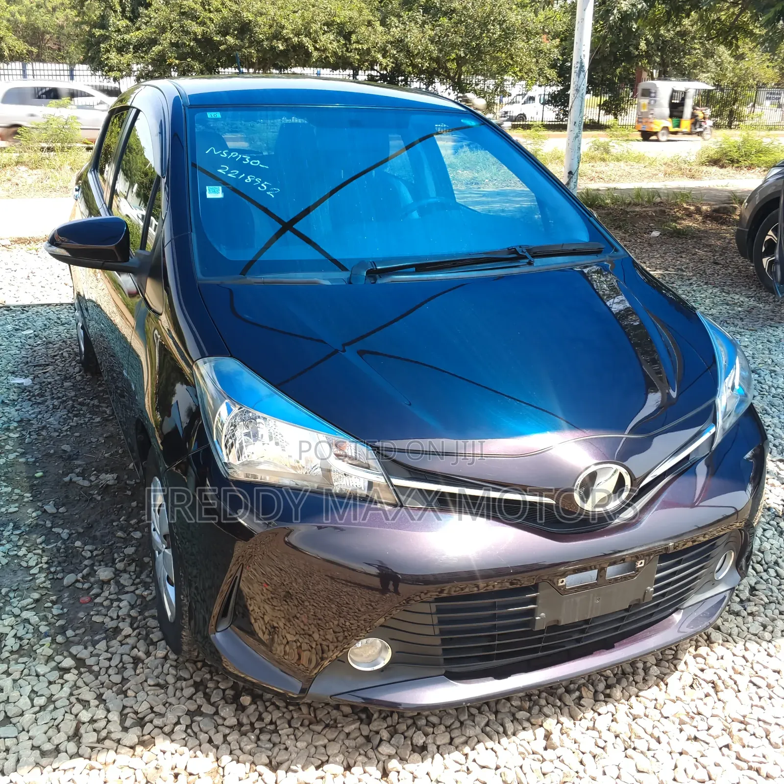 Toyota Vitz 1.3 FWD 5dr 2015 Purple