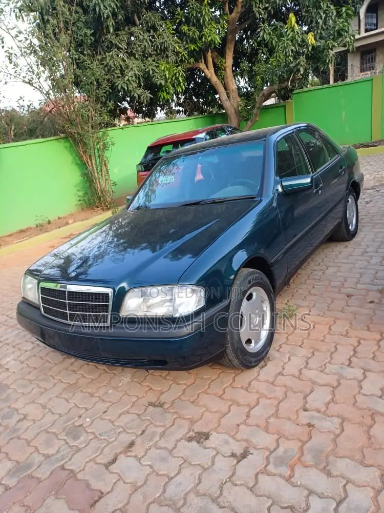 Mercedes-Benz W124 1995 Blue