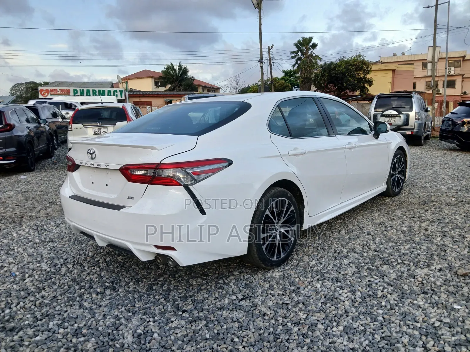 Toyota Camry SE FWD (2.5L 4cyl 8AM) 2018 White
