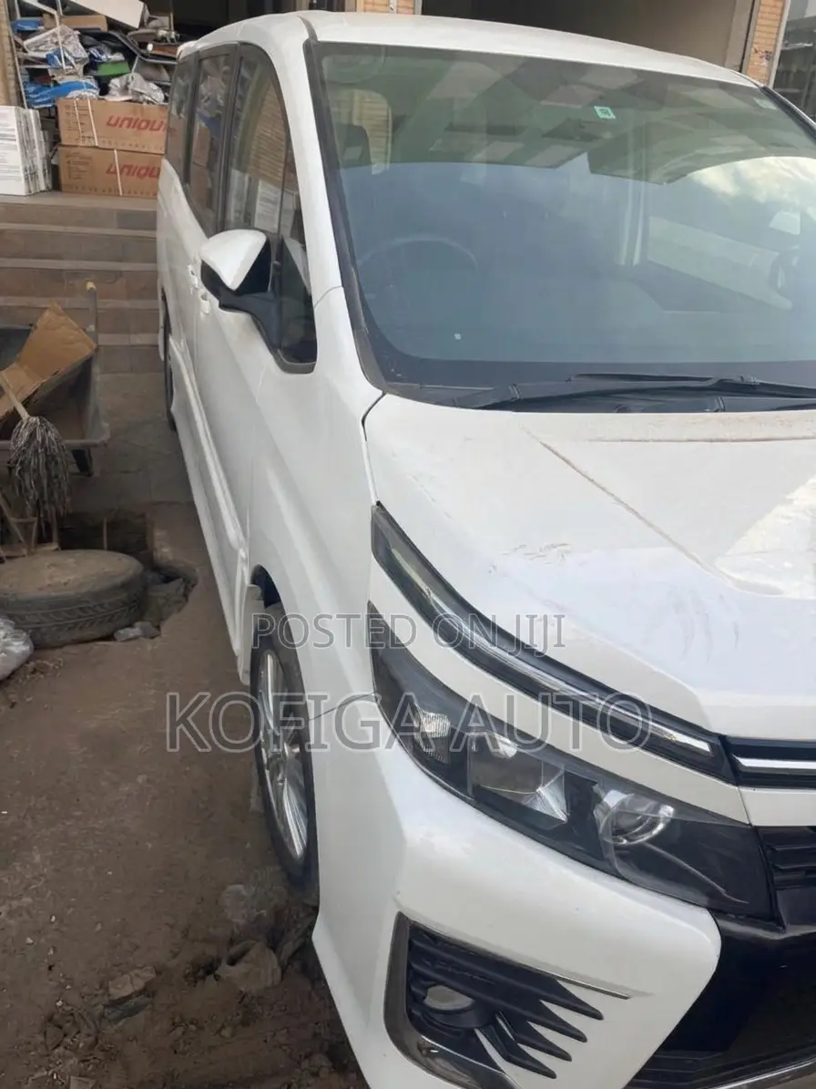 Toyota Voxy 2015 White