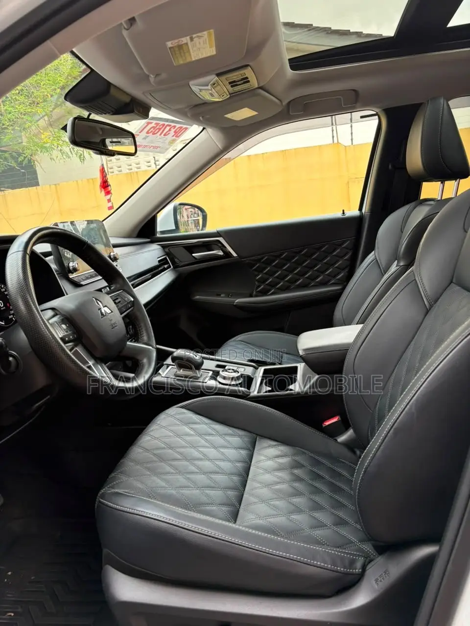 Mitsubishi Outlander 2024 White