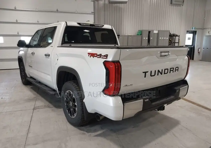 Toyota Tundra Limited CrewMax 5.5' Bed 2023 White