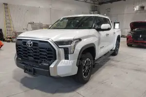 Toyota Tundra Limited CrewMax 5.5' Bed 2023 White