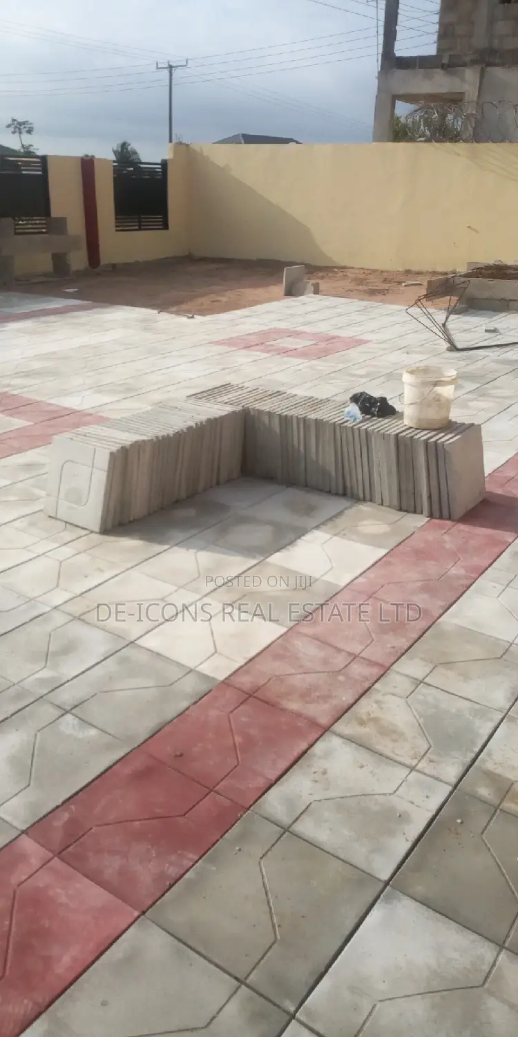 3bdrm House in De-Icons Real Estate, Awutu Senya East Municipal