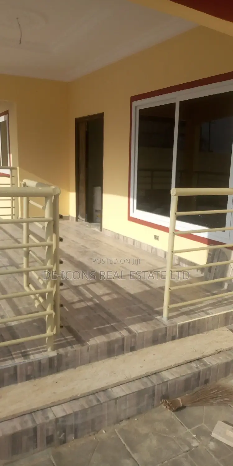 3bdrm House in De-Icons Real Estate, Awutu Senya East Municipal