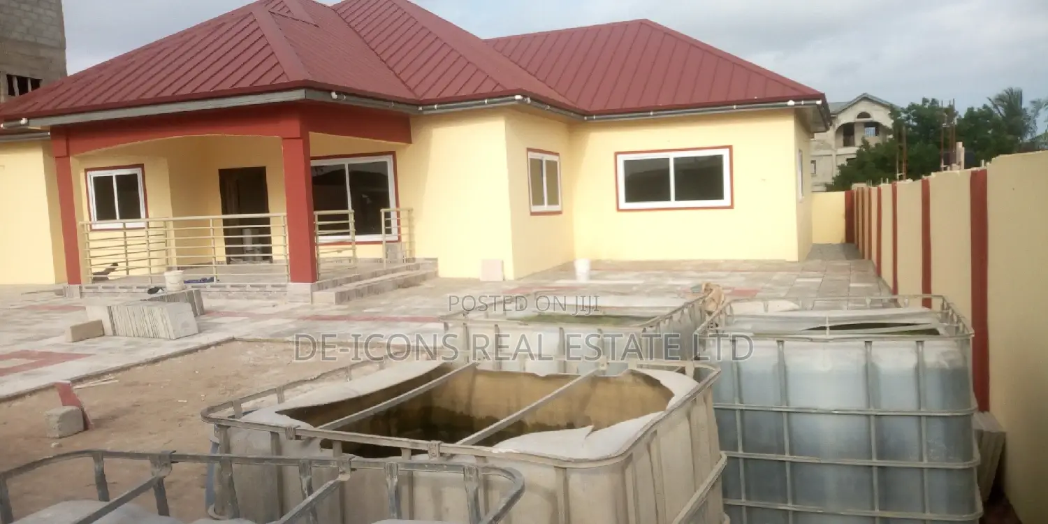 3bdrm House in De-Icons Real Estate, Awutu Senya East Municipal