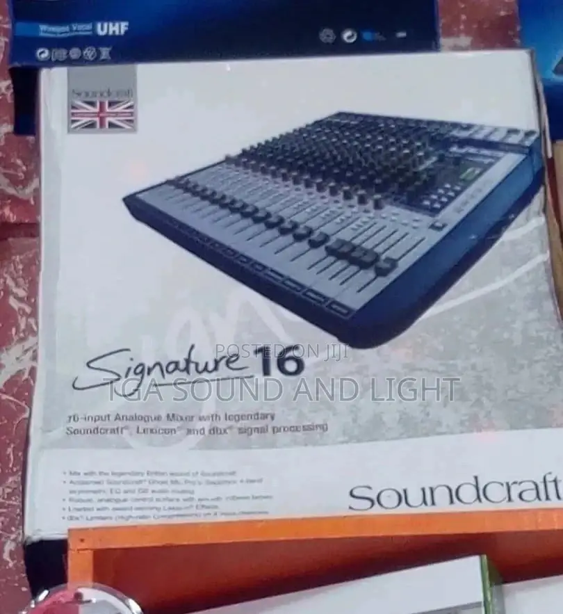 Soundcraft UK Signature 16 Mixer With Effects