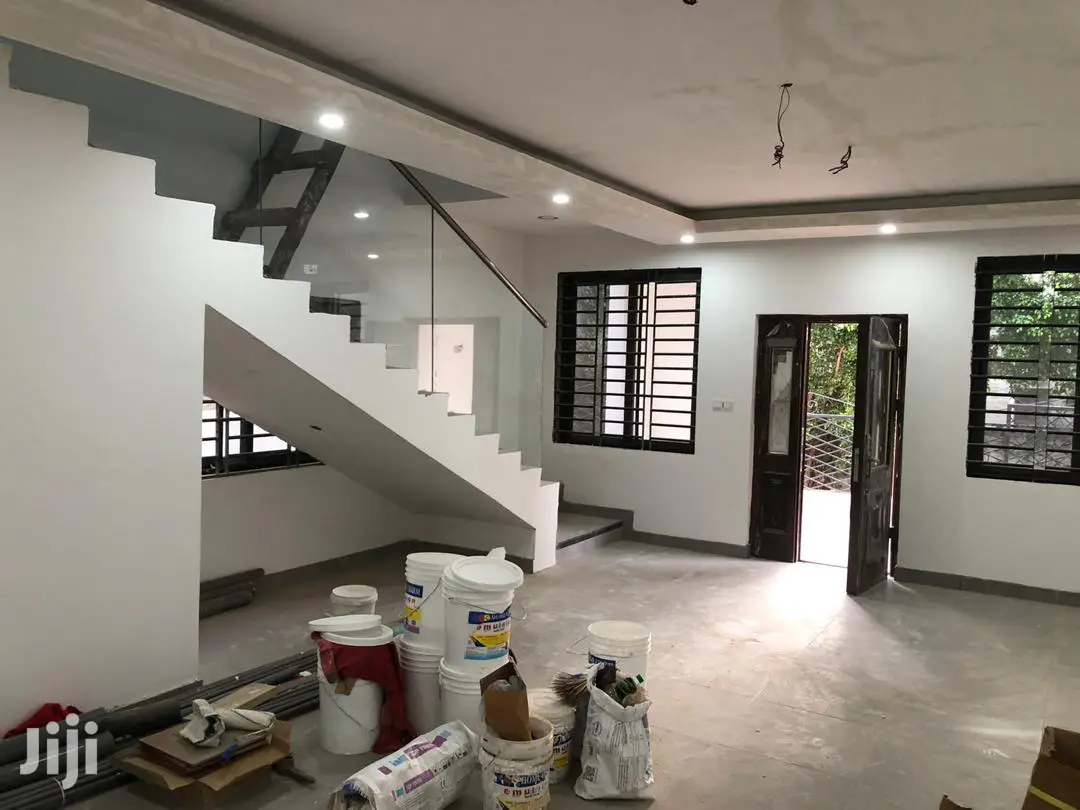 4bdrm Duplex in De-Icons Real Estate, Awutu Senya East Municipal
