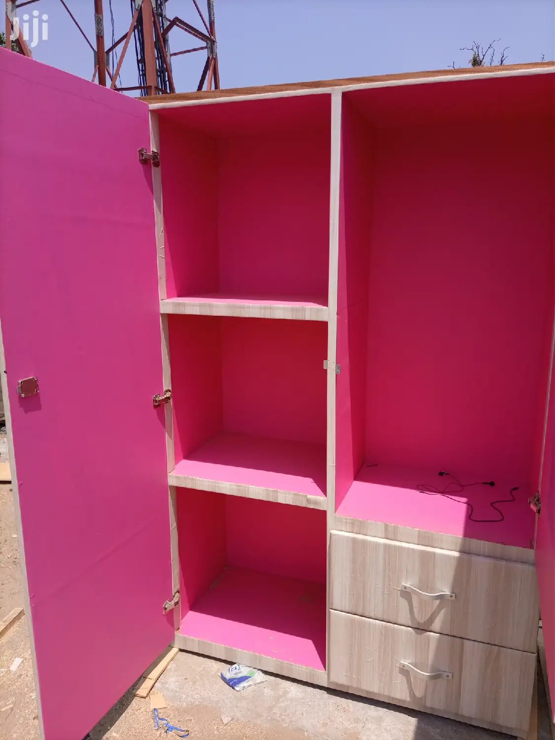 Quality Double Door Wardrobe ❤🖤. Protion