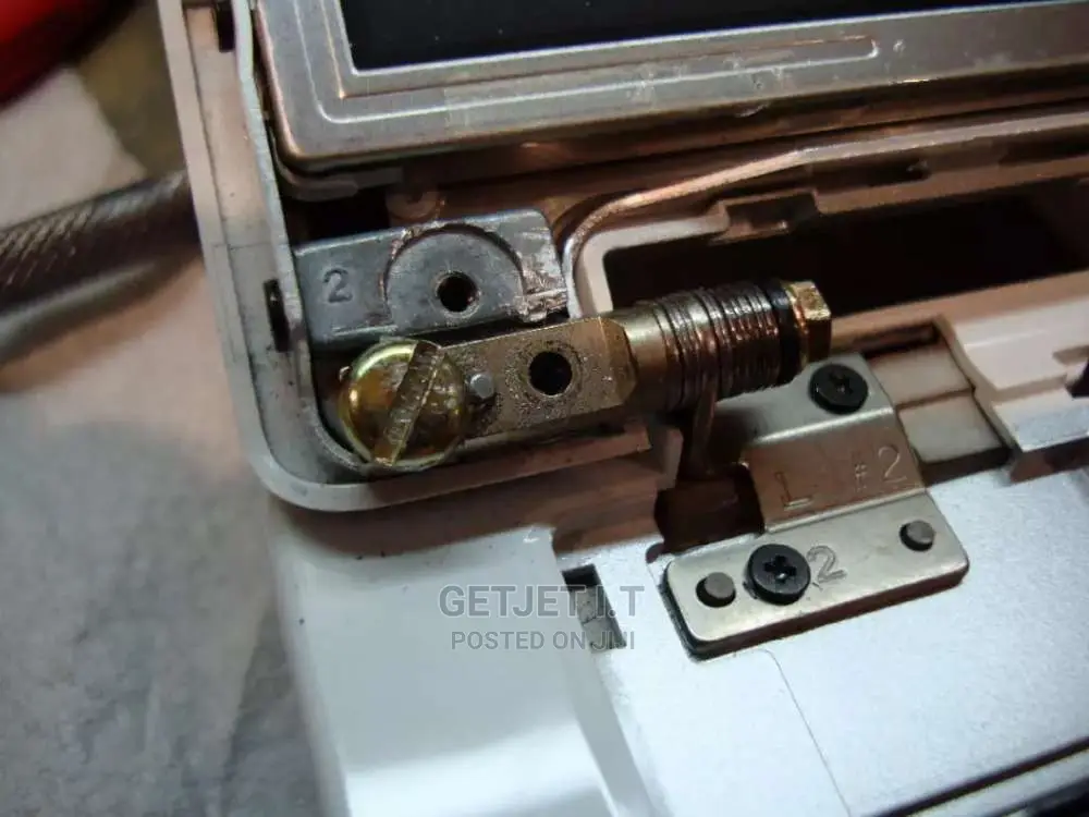 Hinges Of Laptops Repair Instantly
