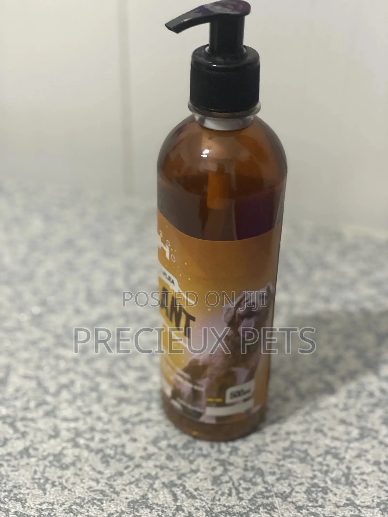 Repellant Shampoo for Ticks and Fleas