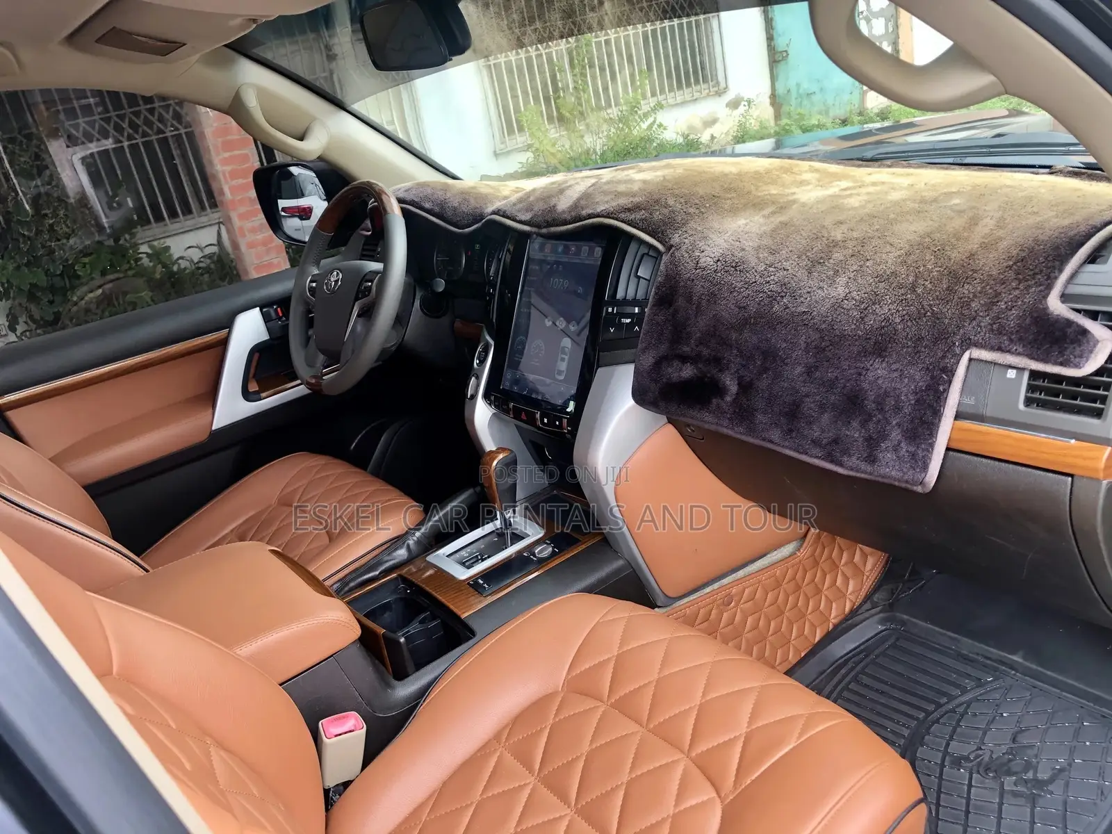 2020 V8 for Rent Comes With a Driver