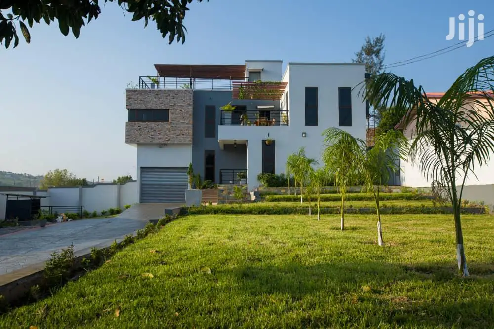 4bdrm Mansion in Roman Ridge for sale