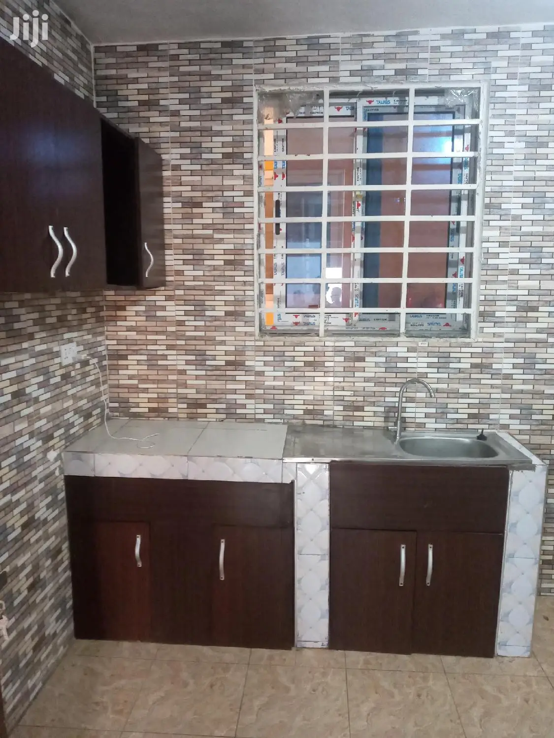 Executive 2-Bedrooms Apartment Dansoman 1yr