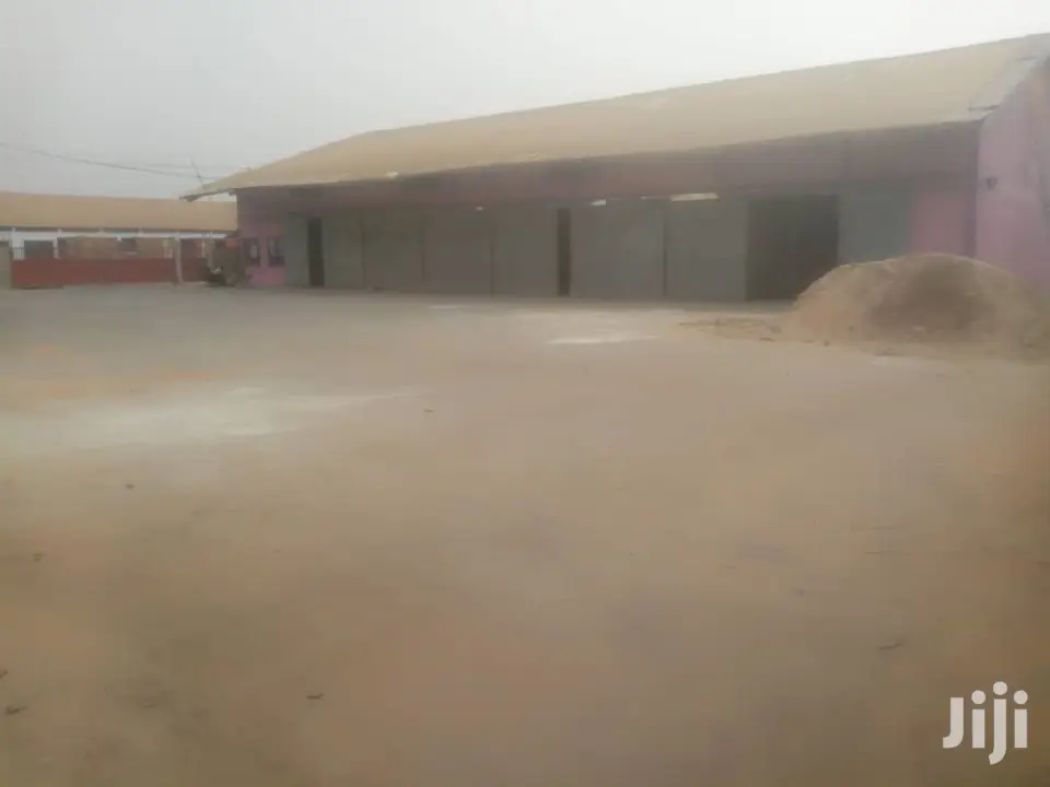 800 Sqm Warehouse With 3unite 2bedrooms