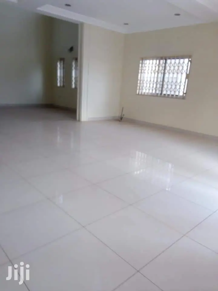 Nice 4 Bedrooms Story Building For Sale Around Trasacco