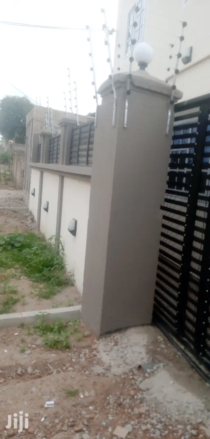 1bdrm Duplex in De-Icons Real Estate, Awutu Senya East Municipal