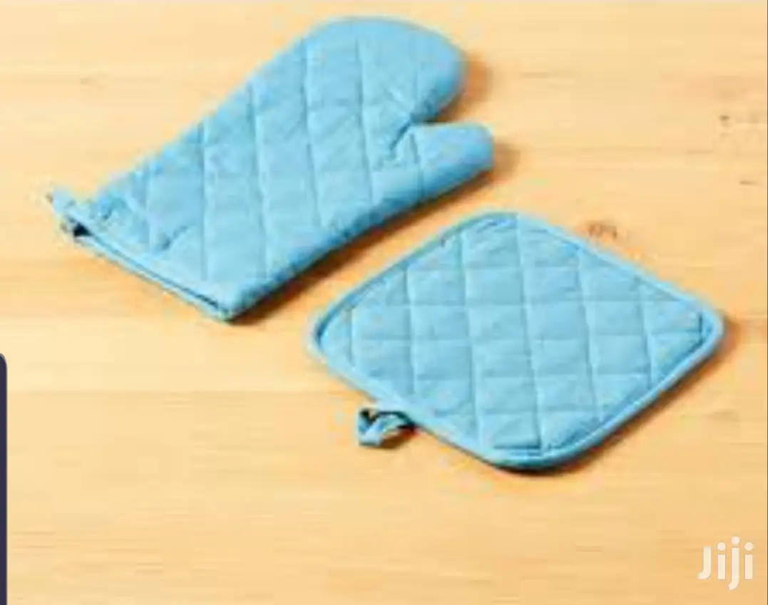 Oven Gloves and Hot Pot Pad