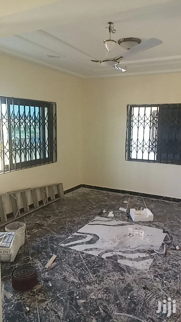 Mini Flat in Awoshie for rent