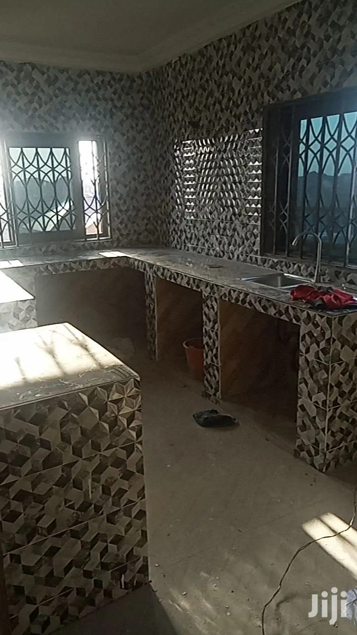 Mini Flat in Awoshie for rent
