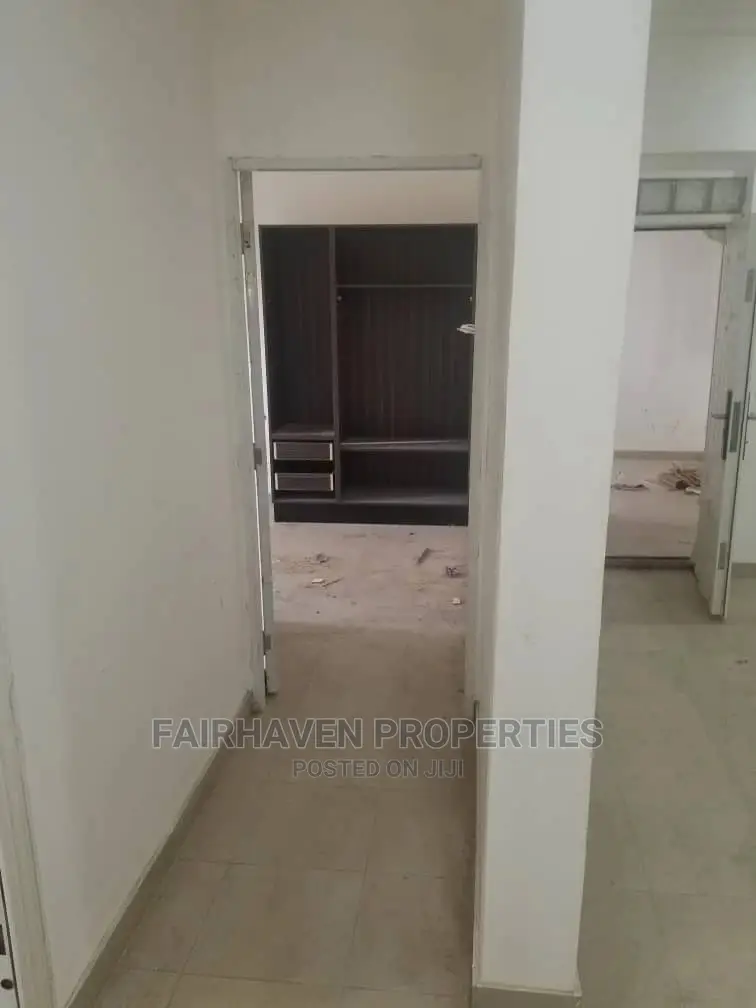 1bdrm Block of Flats in Airport Residential Area for rent