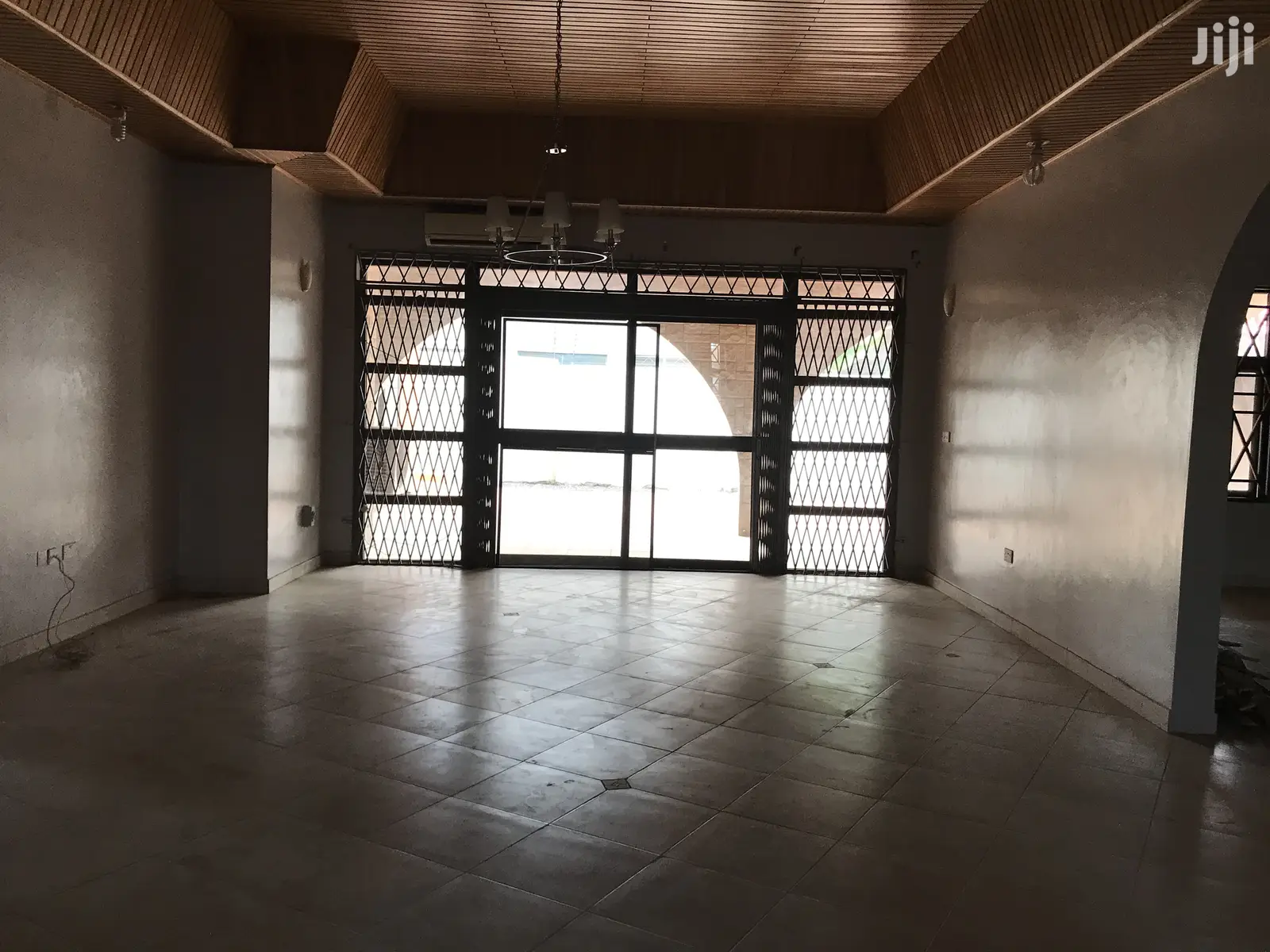 4 Bedrooms House For Rent